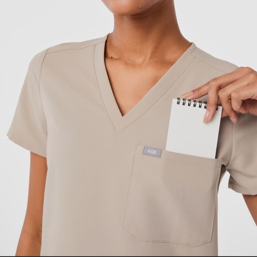 FIGS Women's Catarina Scrub Top tan beige BOULDER COLOR neutral. One Pocket